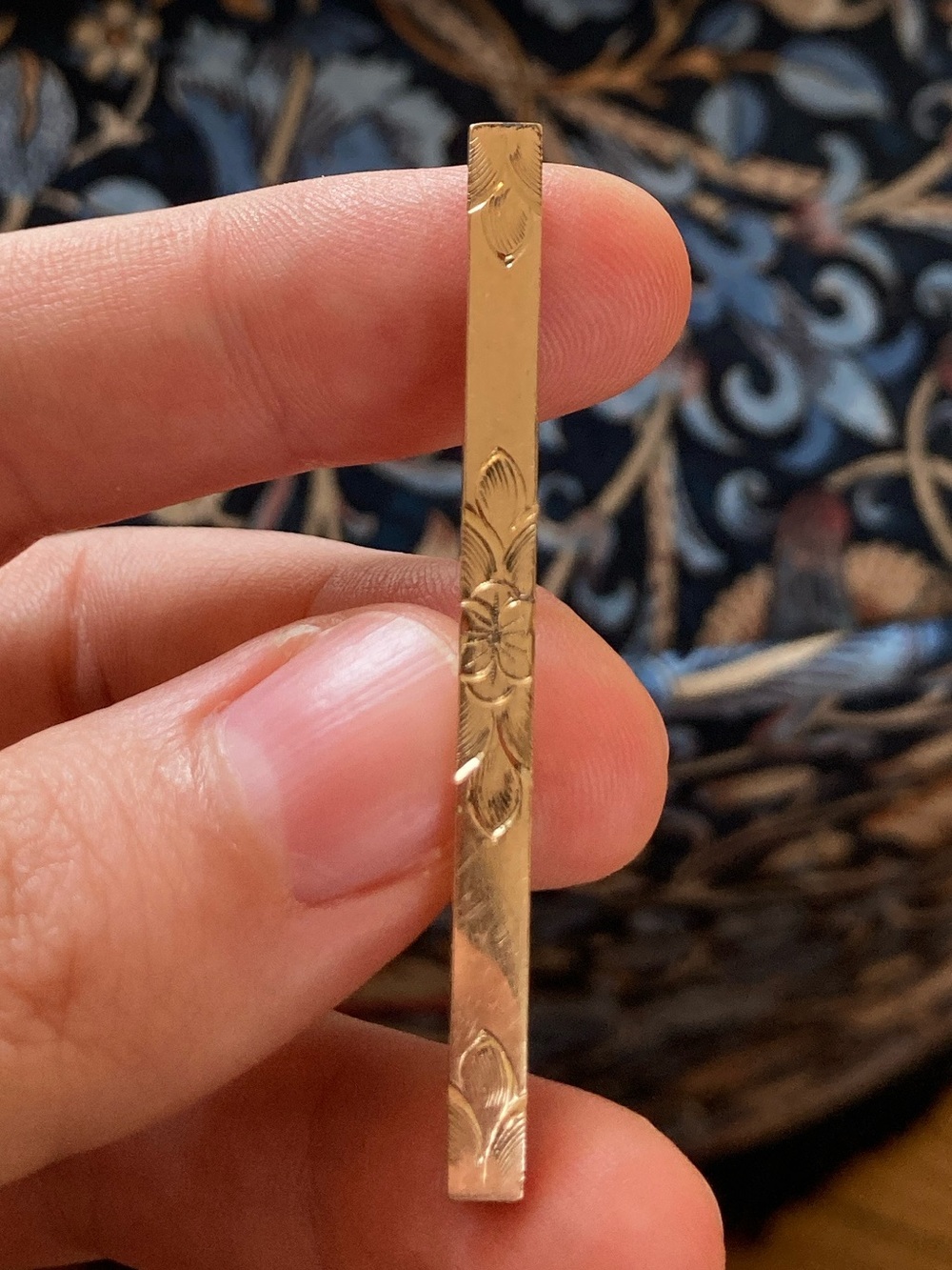 Antique Edwardian Gold Top Engraved Floral Bar Brooch - Picture 9 of 12